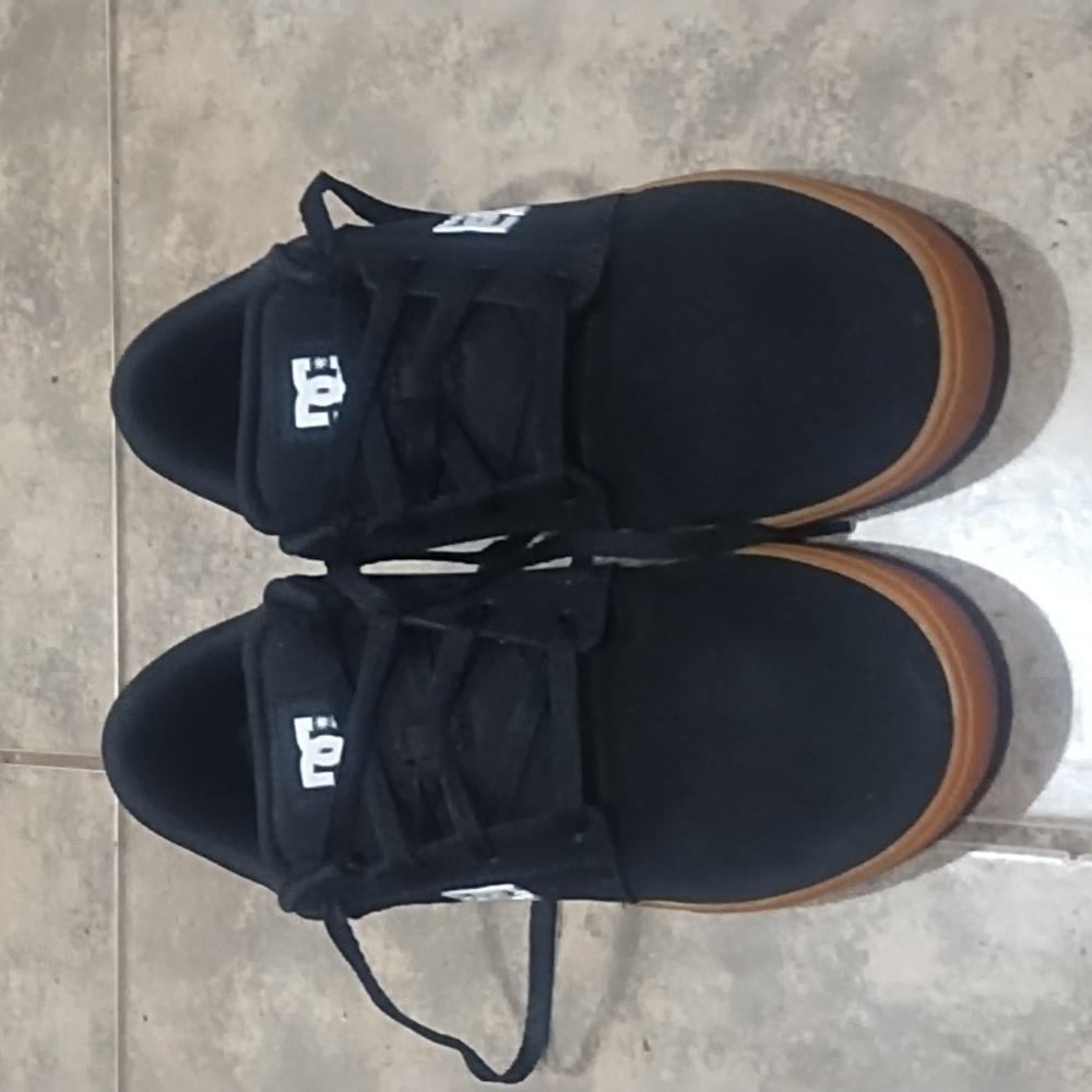 DC skate shoes